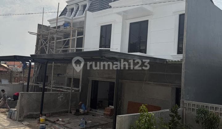 Rumah Siap Huni Bergaya American Classic di Jatiwaringin