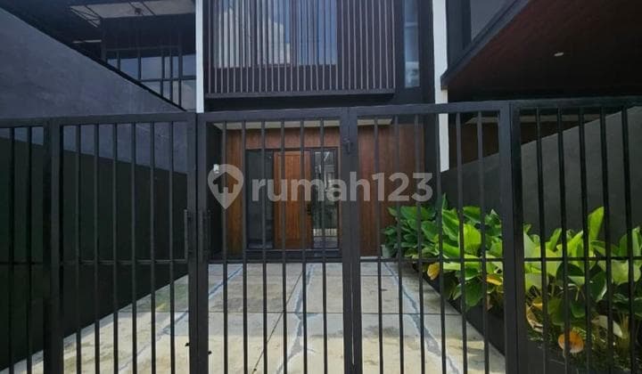 Rumah Modern Mewah 2 Lantai, Siap Huni, Bebas Banjir