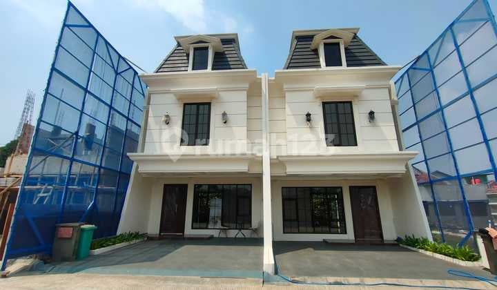 Rumah Mewah American Classic Dekat Akses Tol Jatibening
