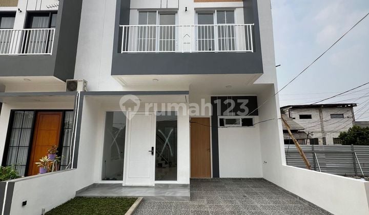 Rumah Mewah Konsep Scandinavia Bangunan Full Bata Merah Dekat Akses Tol Jatibening