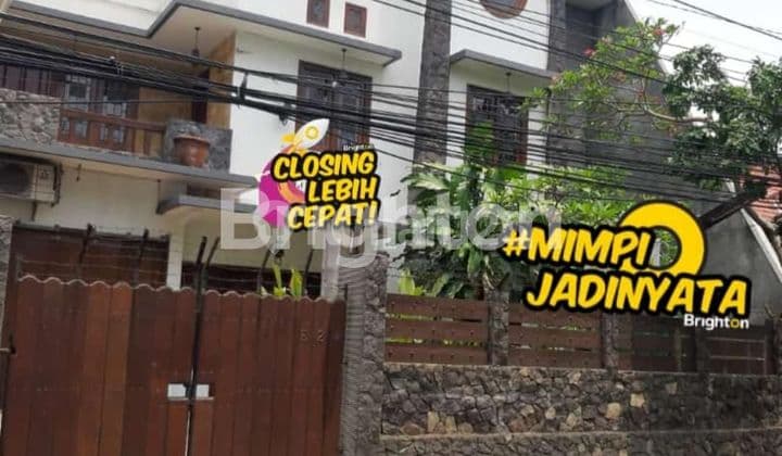 Di Rumah kondisi bagus di Raya Darmo