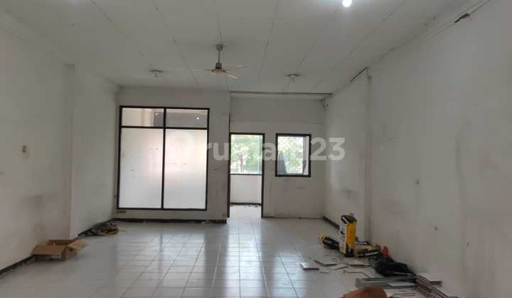 For Rent Strategic 3.5-Story Shophouse in Rajawali Barat, Bandung