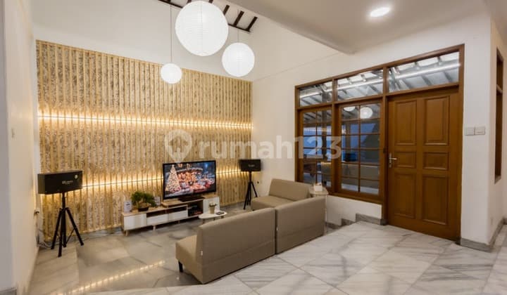 Rumah Dijual Lux Ada Kolam Renang di Area Sukamulya, Bandung 0143