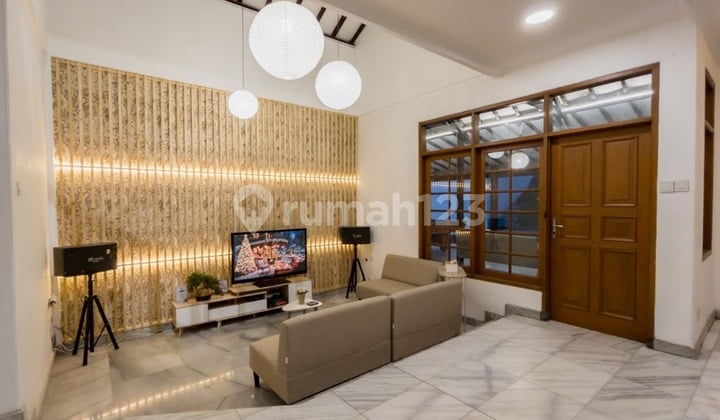 Rumah Dijual Lux Ada Kolam Renang di Area Sukamulya, Bandung 0143