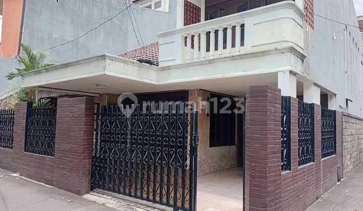 Disewakan Rumah Siap Huni untuk Tempat Tinggal Maupun Kantor di Tebet