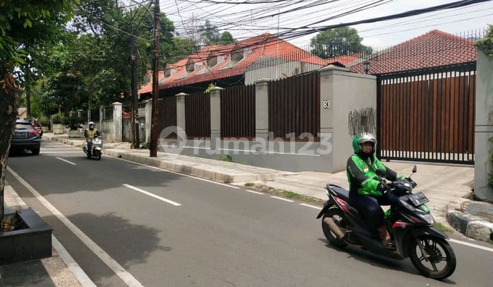 Jual Rumah Luxury Fasilitas Kolam Renang Menteng Jakarta Pusat