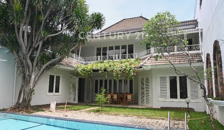 Luxurious Vintage House in a Quiet Location in Menteng, Central Jakarta