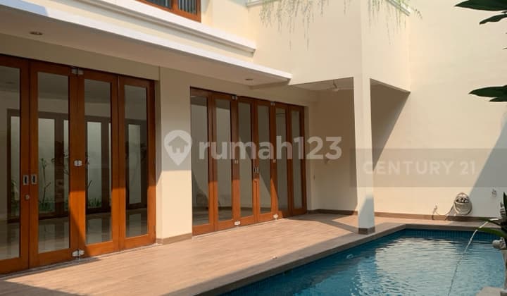 Rumah Baru Siap Huni Dengan Kolam Renang Di Area Cilandak