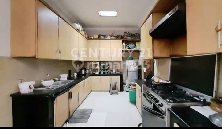 Rumah Siap Huni dengan Swimming Pool Radio Dalam Jakarta Selatan