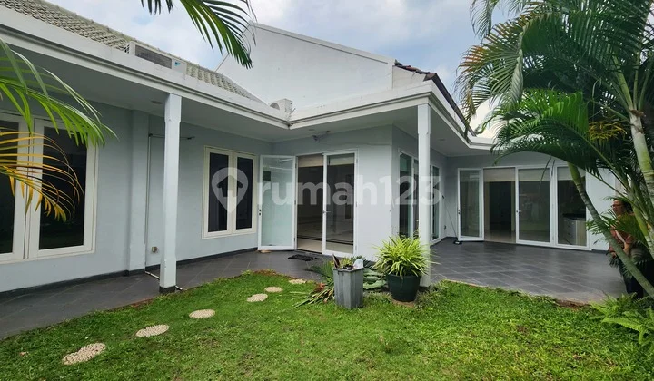 Rumah Lama Cocok Untuk Usaha Di Cikini, Menteng, Jakarta Pusat.