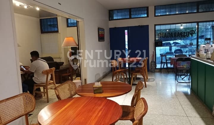 Rumah Lama Cocok Untuk Cafe Di Menteng, Jakarta Pusat
