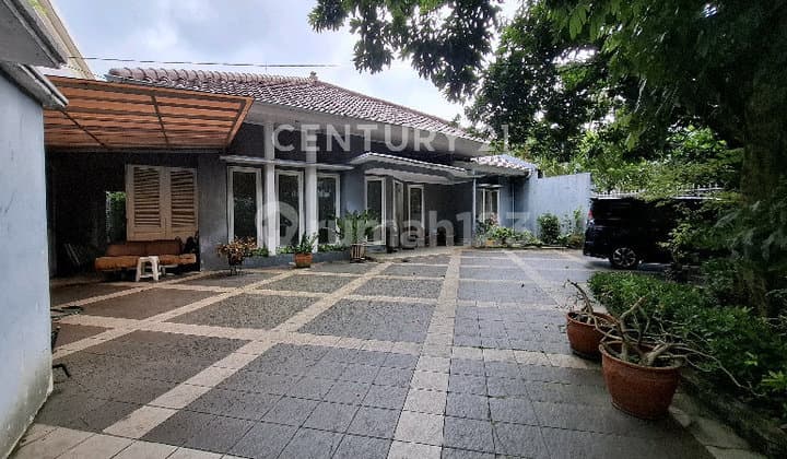 Rumah Nyaman dan Terawat 2 LT di Kawasan Elite Menteng Jakarta