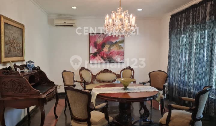 Rumah Asri di Menteng Cocok untuk Keluarga Besar.