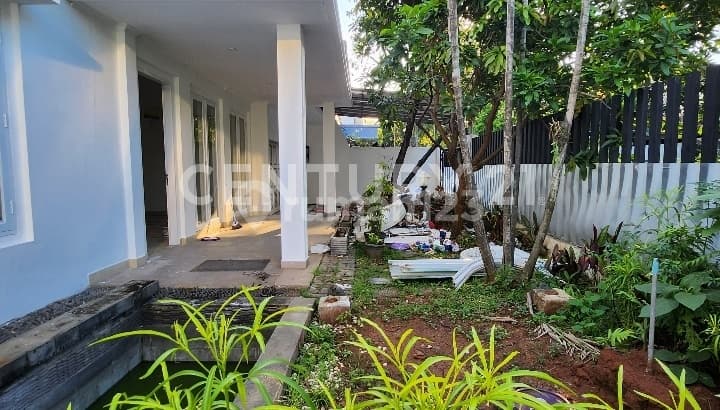 Baru Renovasi, Siap Huni, Rumah 1 Lantai Di Permata Hijau