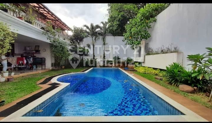 Rumah Siap Huni dengan Swimming Pool Radio Dalam Jakarta Selatan