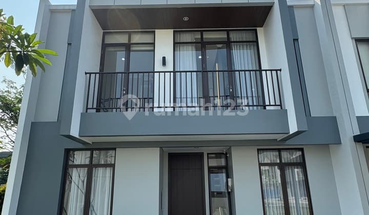 New 2-Story House Paramount Petals Type 8x15