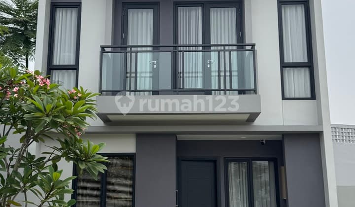 Two-Story New House, Lily Cluster, Paramount Petals