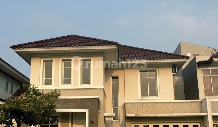 Rumah Hadap Lapangan Golf Suvarna Sutera, Tangerang