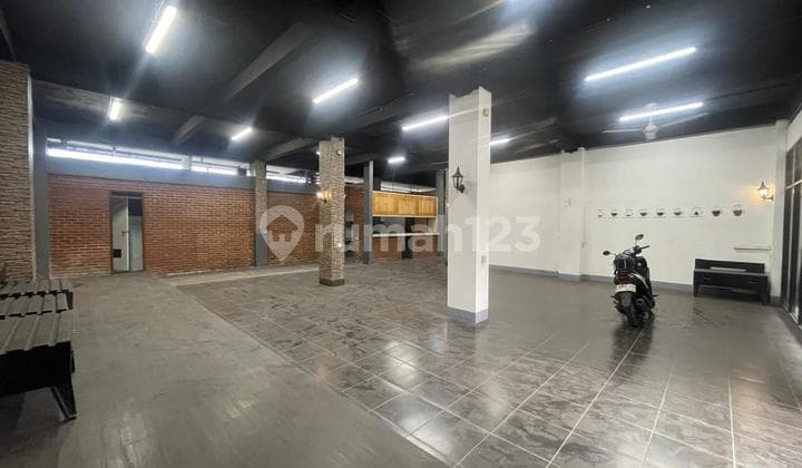 Commercial Space for Rent on Mainroad Pajajaran, Bandung