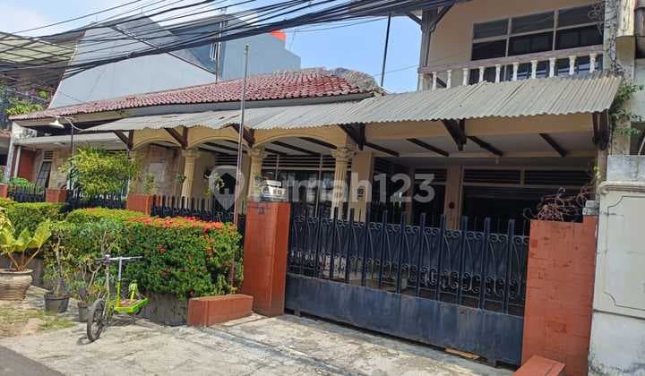 For Sale Beautiful House SHM 2 Floors Land Area 272m² in Tebet, South Jakarta Kd2512xxxx