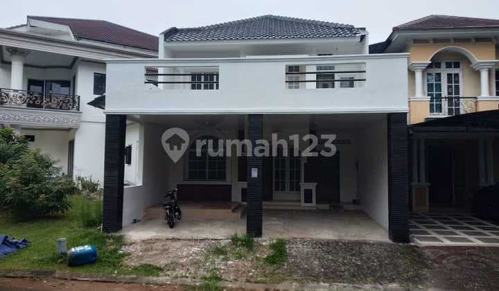 Rumah di Kota Wisata. Luas. Siap Huni. di Bawah Harga Pasar.