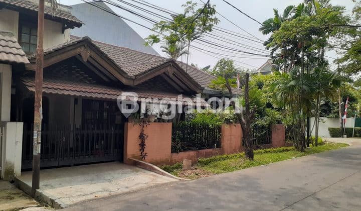 Rumah Hoek pinggir jalan Bintaro selatan, jakarta selatan