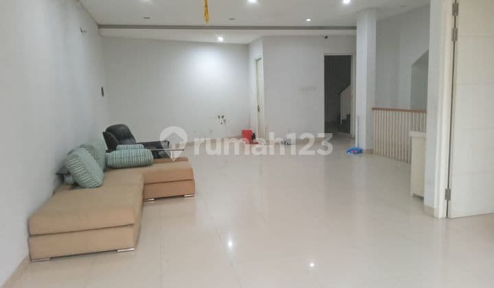 Ruko 3 lantai di Mainroad daerah ramai