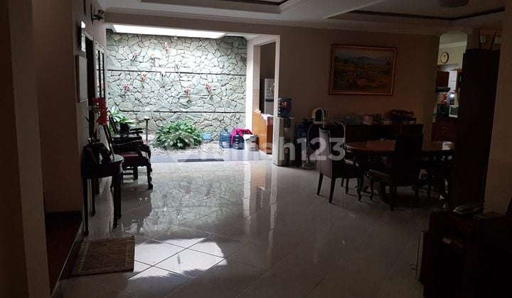 Rumah Terawat 2 Lantai Area Kota
