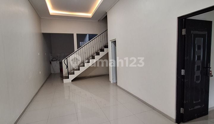 Rumah Bangunan Baru di Komp Kopo Permai