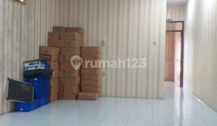 Ruko Tengah Kota Di Kota Garut Dekat Dekat Pusat Perbelanjaan Dan Kantor Bank Dll