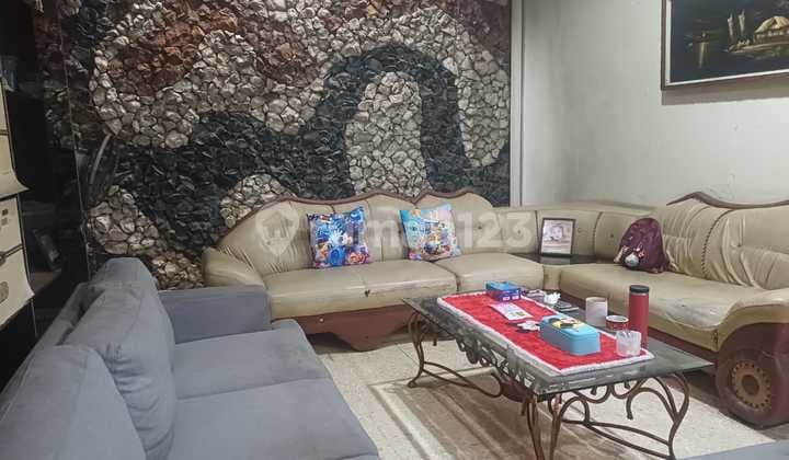 Old House for Sale, Land Area Included in Rawamangun, East Jakarta