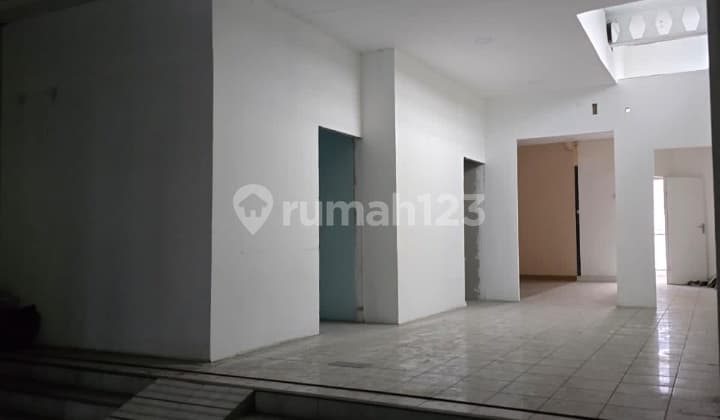 Ruko 3 Lantai.dan.strategis Di.mainroad Cihampelas