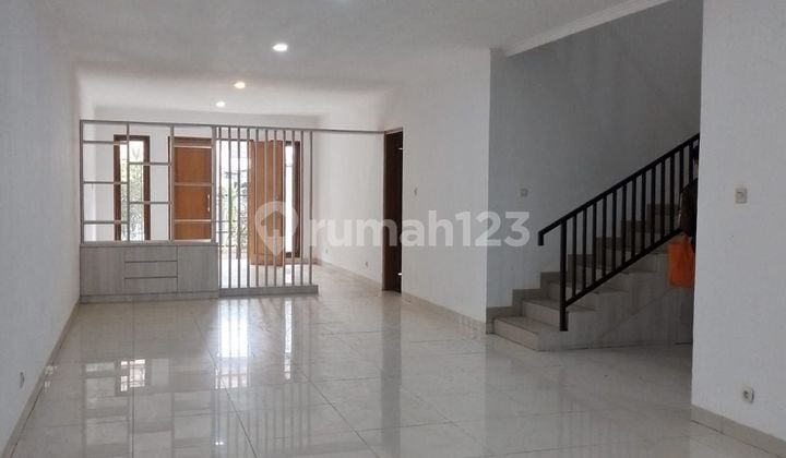 Rumah 2 lt, Furnished, Siap Huni di Kembar Timur