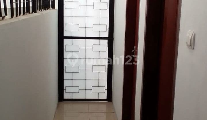 Rumah 2 lt Semi furnished ,nyaman, asri ,di sauyunan