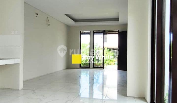 Rumah Baru Dan Nyaman di Kota Baru Parahyangan Bandung