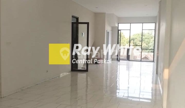 3 Shophouses Rendeng and Penthouse on Main Road Moh Toha Bandung