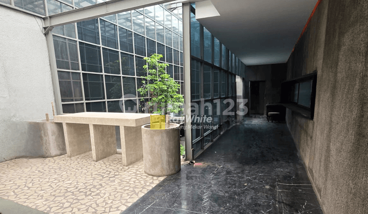 Gedung Strategis 3 Lantai Mewah Mainroad Dago