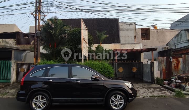 Rumah Lama Lokasi Strategis di Tanjung Duren Timur Jakarta Barat