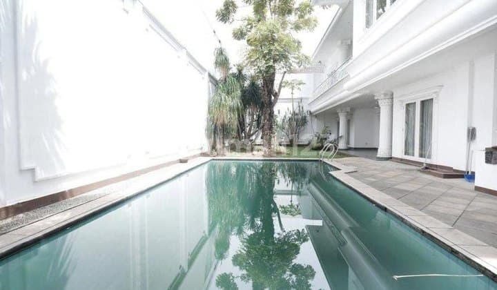 For Sale Luxury House in Kebayoran Baru Strategic Location