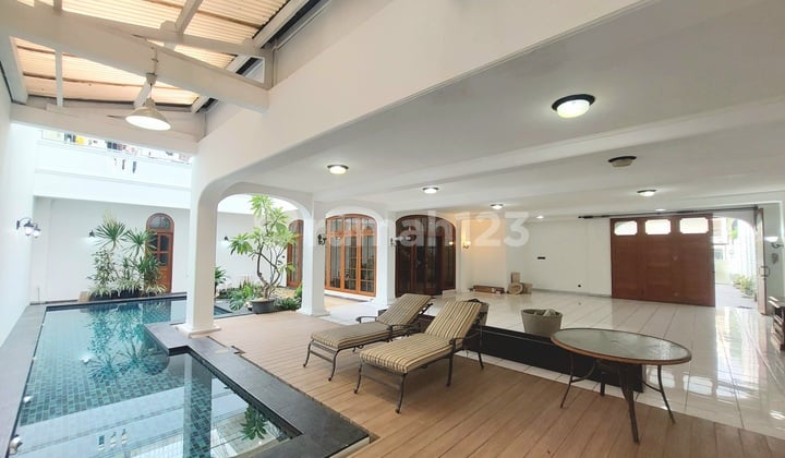 Rumah Menteng Lokasi Tenang Siap Huni Dekat Taman Parkir Banyak