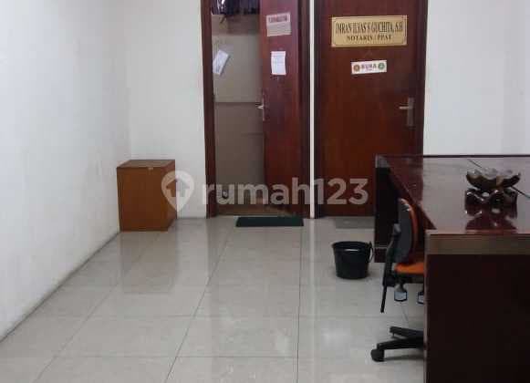 Dijual Gedung 4 Lantai Jalan Raya Menteng Kawasan Mix Used