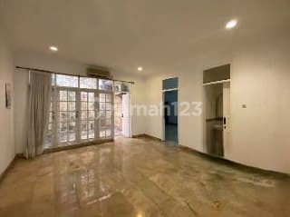 Disewakan Rumah Mewah di Pondok Indah Lokasi Nyaman