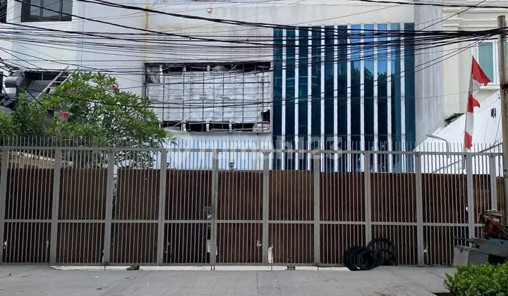 Dijual Gedung 4 Lantai di Menteng Jakarta Pusat Dekat Ring 1