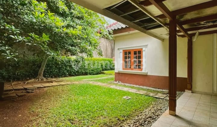 702 Rumah Menteng Hitung Tanah Luas 676m2 Dekat Taman