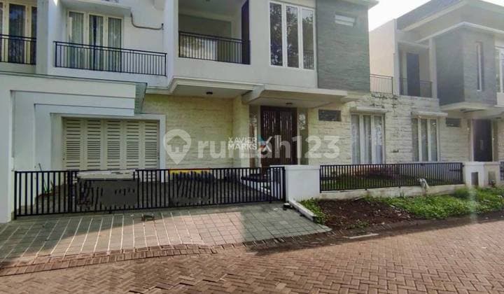 Luxury Golf View House in Araya City, Blimbing Malang