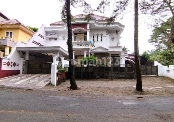 Rumah Mewah di Raya Boulevard Riverside, Blimbing Malang