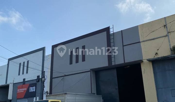 Gudang di Area Pergudangan Depo, Singosari Malang