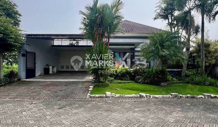 Rumah Asri + Kolam Renang di Cluster Golf Kota Araya, Blimbing Malang