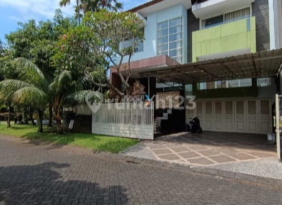 Rumah Hook Split Level di Perumahan Araya, Blimbing Kota Malang