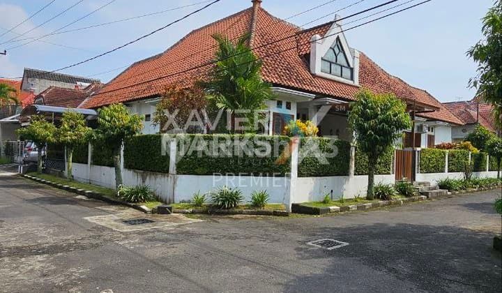 Rumah Classic Tengah Kota di Daerah Sulfat, Blimbing Malang